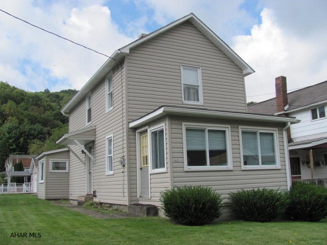 Vintondale-Move-in condition!  2 story, 2 BR vinyl sided home on a 45 x 120 lot. Eat-in Kitchen. Oil FA heat, CA & 1 car detached garage