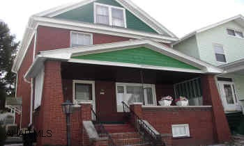 EAST END. ALL BRICK 2.5 STORY. FEATURES INCLUDE CENTRAL AIR, LARGE ROOMS AND LARGE GARAGE. EXCELLENT NEIGHBORHOOD, CLOSE TO GEESEY PARK AND PLAYGROUND.