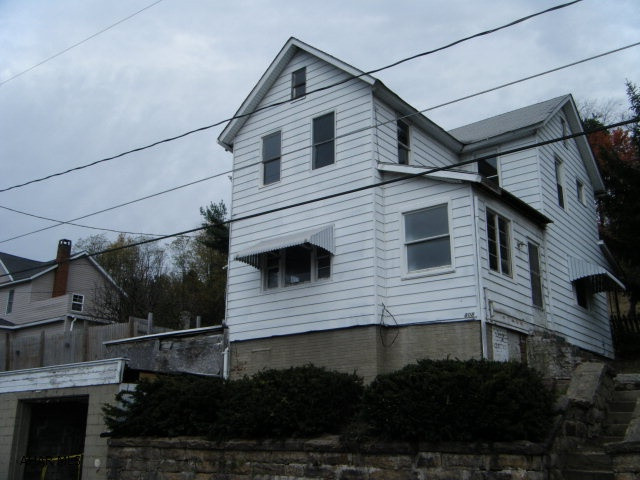 Repo. Needs complete renovation.