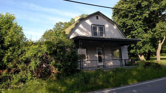 Great curb appeal! This home needs work.  Please use caution when entering - mold and mildew. Heat lines have been cut.