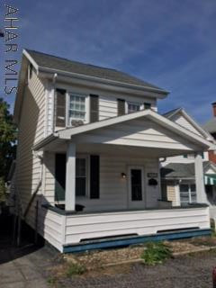 Cute 2 bedroom 1 bath, with a yard, enjoy this house with family and friends priced right!