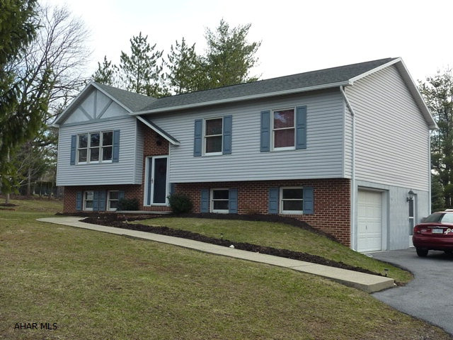 Private secondary location in Sylvan Heights.  This immaculate home offers 3 Bedrooms with 3 Bathrooms.  The interior features newer carpet, paint, and updated kitchen.  Master Bedroom Suite is nice size with walk-in closet and bathroom.  Screened sun room off dining room.  The finished lower level has large 3/4 Bathroom and large laundry area.  The large yard is partially wooded.  This sale includes all appliances.