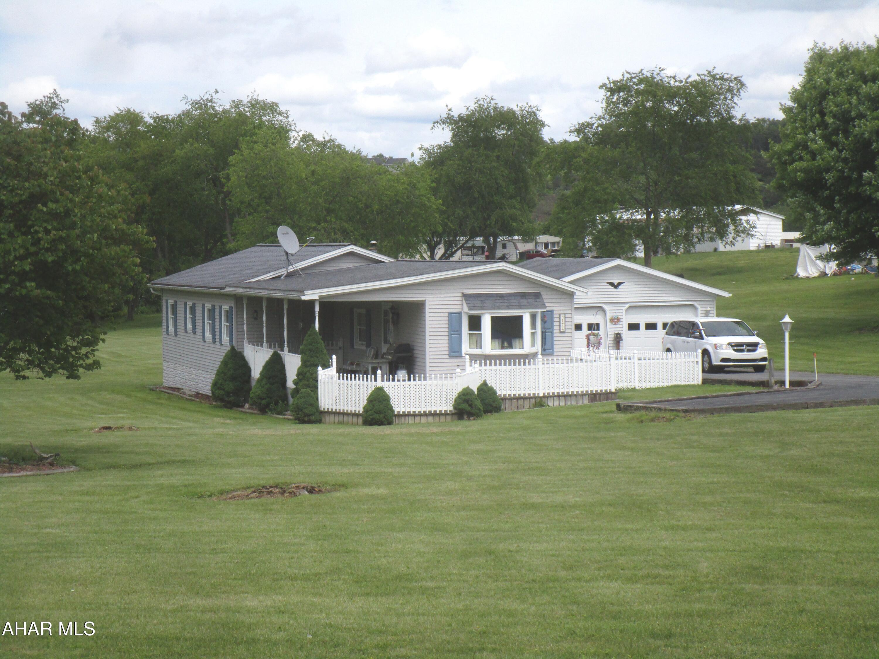 Cash Buyer Only.        Well-maintained 1979-'80 single-wide with a lg. 1989+-, stick-built addition.  Oak kitchen cabinets; lg. bath; lg. bedrooms; den/entry rm.; 2-car garage w/ hobby-wkshop add; 2-stg. bldgs.
-''Excellent street-appeal''.
-Owner in process of getting a title retired.
-Portion of prop. is in a FEMA flood area..
-Buyers to confirm taxes, SF, site area.