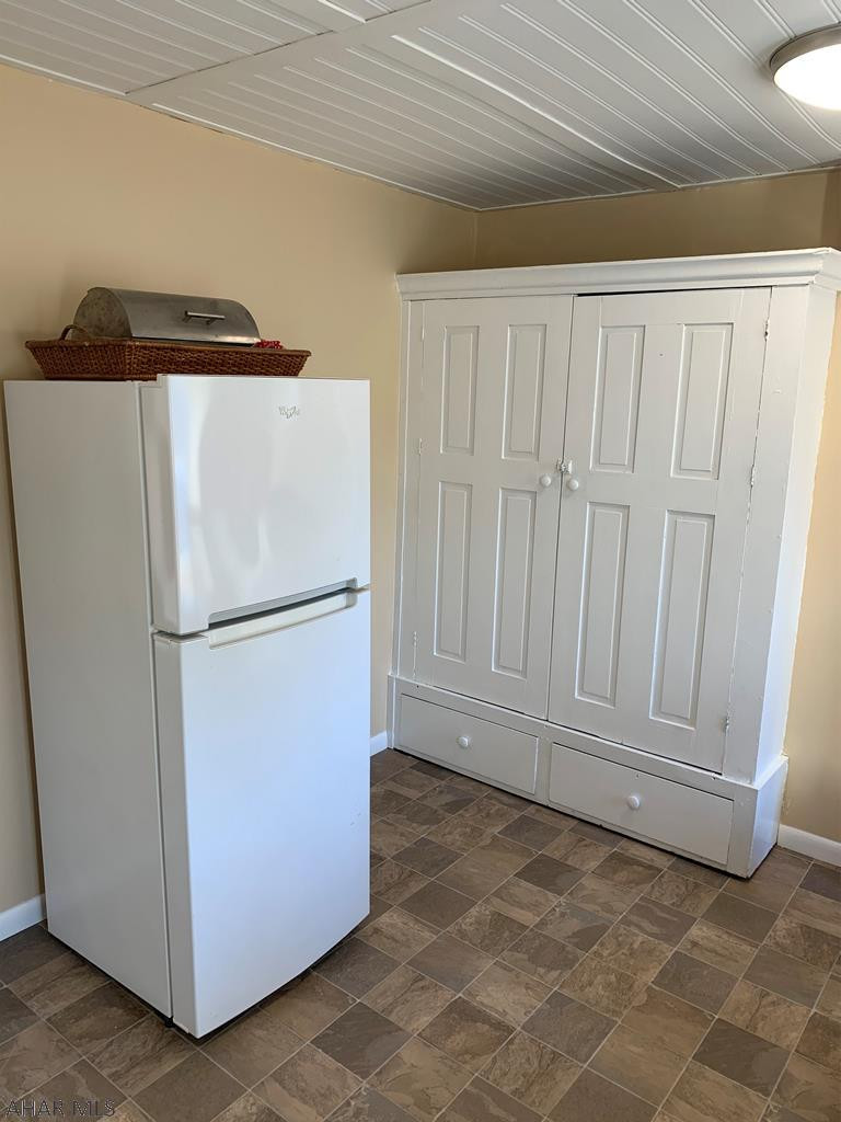 Unknown - Residential Lease