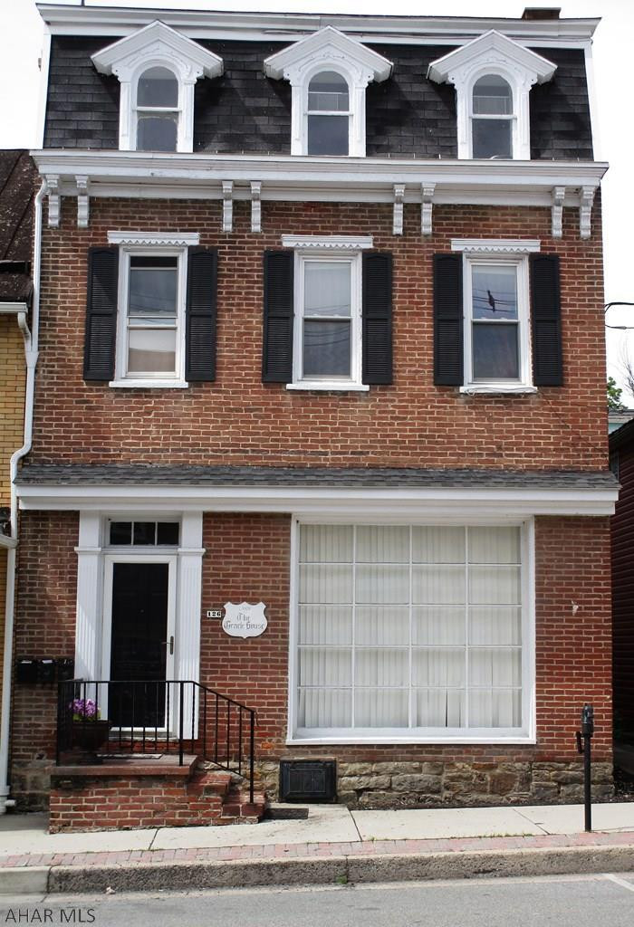 Looking for an apartment downtown Bedford?  Third floor unit 1 bedroom/living room, kitchen and full bath.  Kitchen includes a refrigerator and stove. All utilities are tenants responsibility.  On-site laundry as well. $400/month and $400 security deposit due when signing lease. Lease options available.  No on-site parking. Come enjoy Bedford downtown living and enjoy all what the town has to offer!