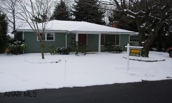 Newly remodeled 3 bedroom home in Highland Park Area. Ceramic tile floors in kitchen and bathroom. Large deck.