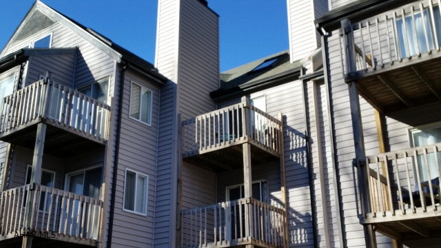 Immaculate 3rd floor condo with loft. Nice furnishings included...Just move right in! Back balcony faces the woods. Association dues include indoor and outdoor pools, tennis court, hottub, firewood for fireplace and outside maintenance. Grea location last building near woods. #J-271