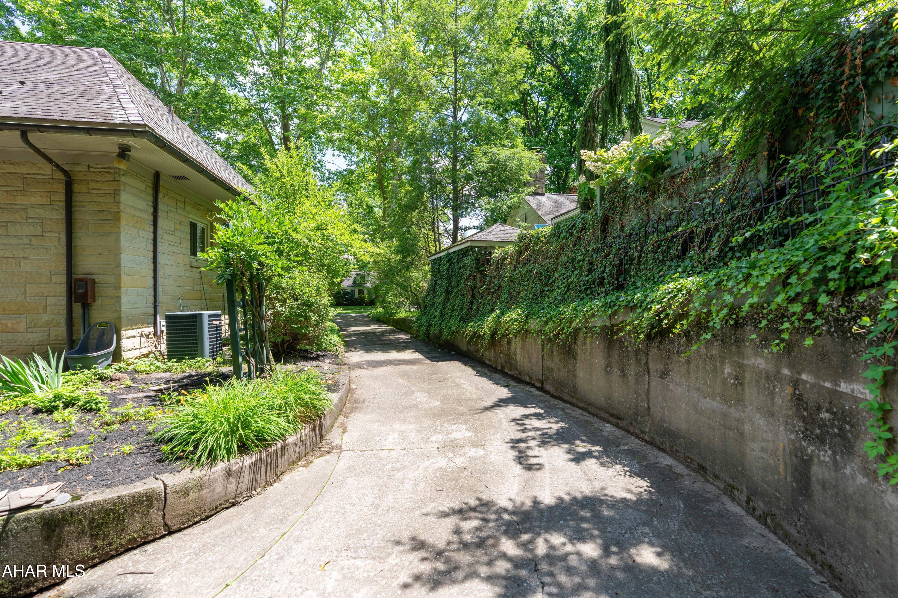 Baker Mansion - Residential