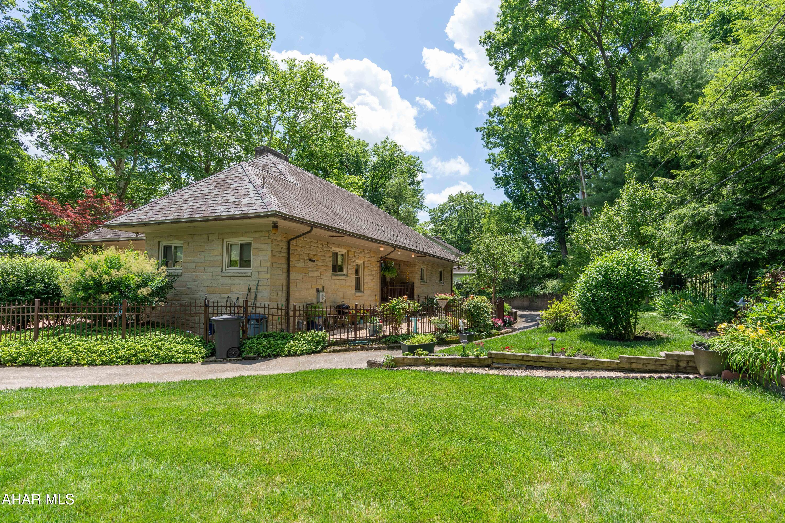 Baker Mansion - Residential