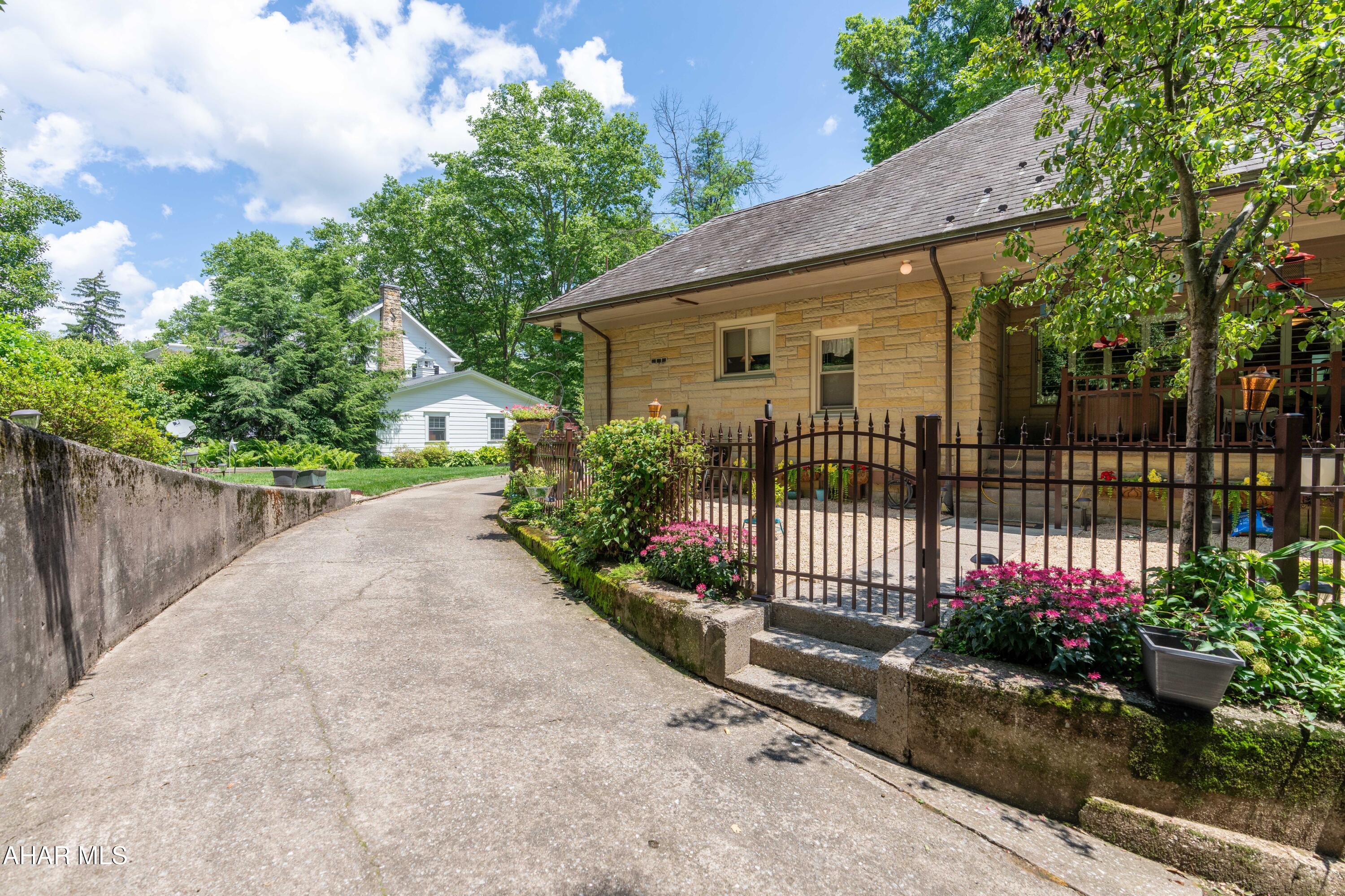 Baker Mansion - Residential