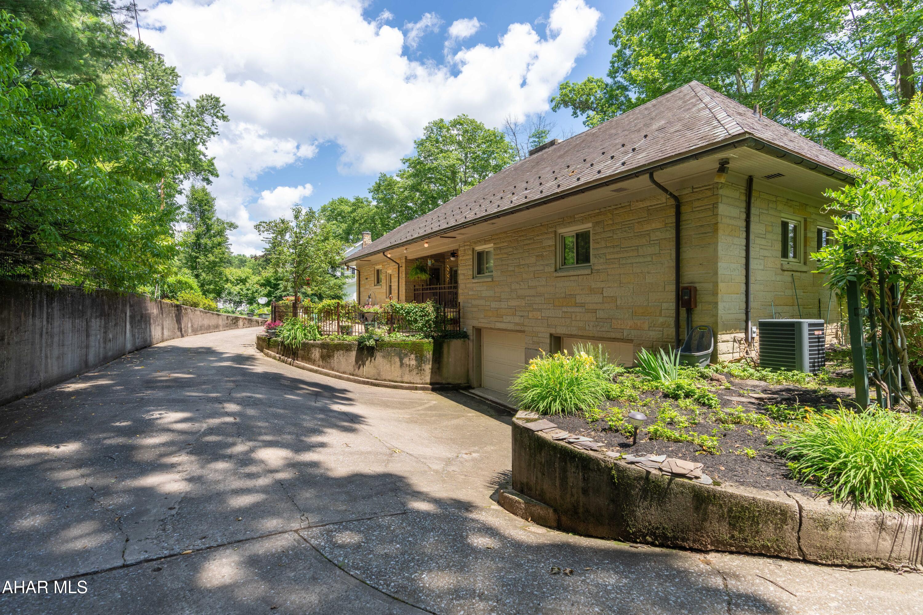 Baker Mansion - Residential