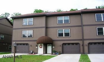 THIS UPSCALE TOWNHOME HAS MANY UPGRADES. LOVELY KITCHEN WITH CORIAN COUNTERS. SPACIOUS ROOMS, WOODED LOT. THIS UPSCALE TOWNHOME HAS MANY UPGRADES. LOVELY KITCHEN WITH CORIAN COUNTERS. SPACIOUS ROOMS, WOODED LOT.