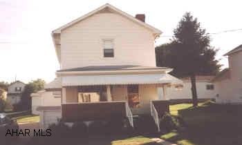 LOVELY 2 BEDROOM , EXCELLENT CONDITION, MAINTANCE FREE INTERIOR, NICE LEVEL LOT. ALL SHOWINGS THROUGH IRENE
