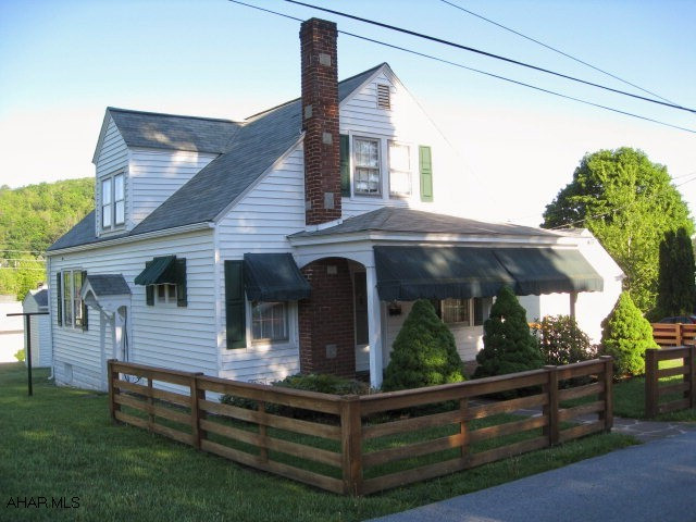 Charming 1 1/2 story home in a quiet, in-town location. Hardwood floors in much of the house. Eat-in kitchen.