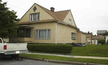 3BR home with 2 full baths, fenced yard and 3 car garage. 3BR home with 2 full baths, fenced yard and 3 car garage.