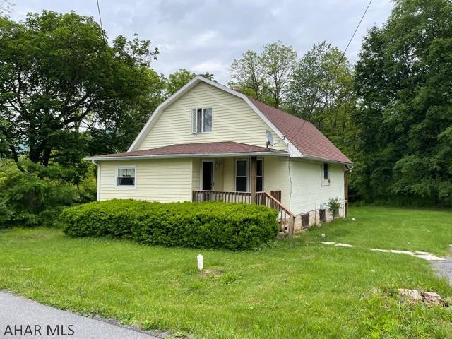Sweet home in desired location. 3 bedroom, 1 bath home in Bellwood School District. Flat lot with lots of possibilty!