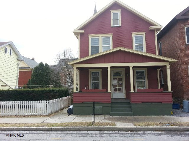 This very nicely updated home would make the perfect starter or bacholer(ette) pad. Conveniently located to downtown Hollidaysburg and the courthouse--making all activities, & possibly work within walking distance. Don't miss the chance to live in this historic neighborhood. Call today for all the details