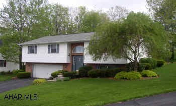 SUPER NICE BI-LEVEL. SUPER NICE BI-LEVEL. 3 BR, 1.75 BATH. CUL-DE-SAC. LARGE DECK WITH HOT TUB, SHED. FRESHLY PAINTED, NEWER CARPET, GFA/CA. A MUST SEE.