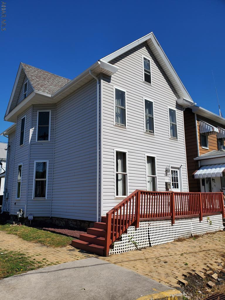 Pack your bags and move right in..!  EVERYTHING in this house is practically new (Furnace, windows, siding, roof).  Seller will pay up to 6% seller assist with a full price offer. Contact your agent now for a private tour.