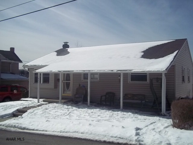 1 Story, 4 bd, 1 3/4 bath, eat in kitchen w/ new countertops and new windows. Partially finished basement w/ familyroom, bedroom ,3/4 bath and laundry. Deck and above ground pool.24 hour notice for all showings
