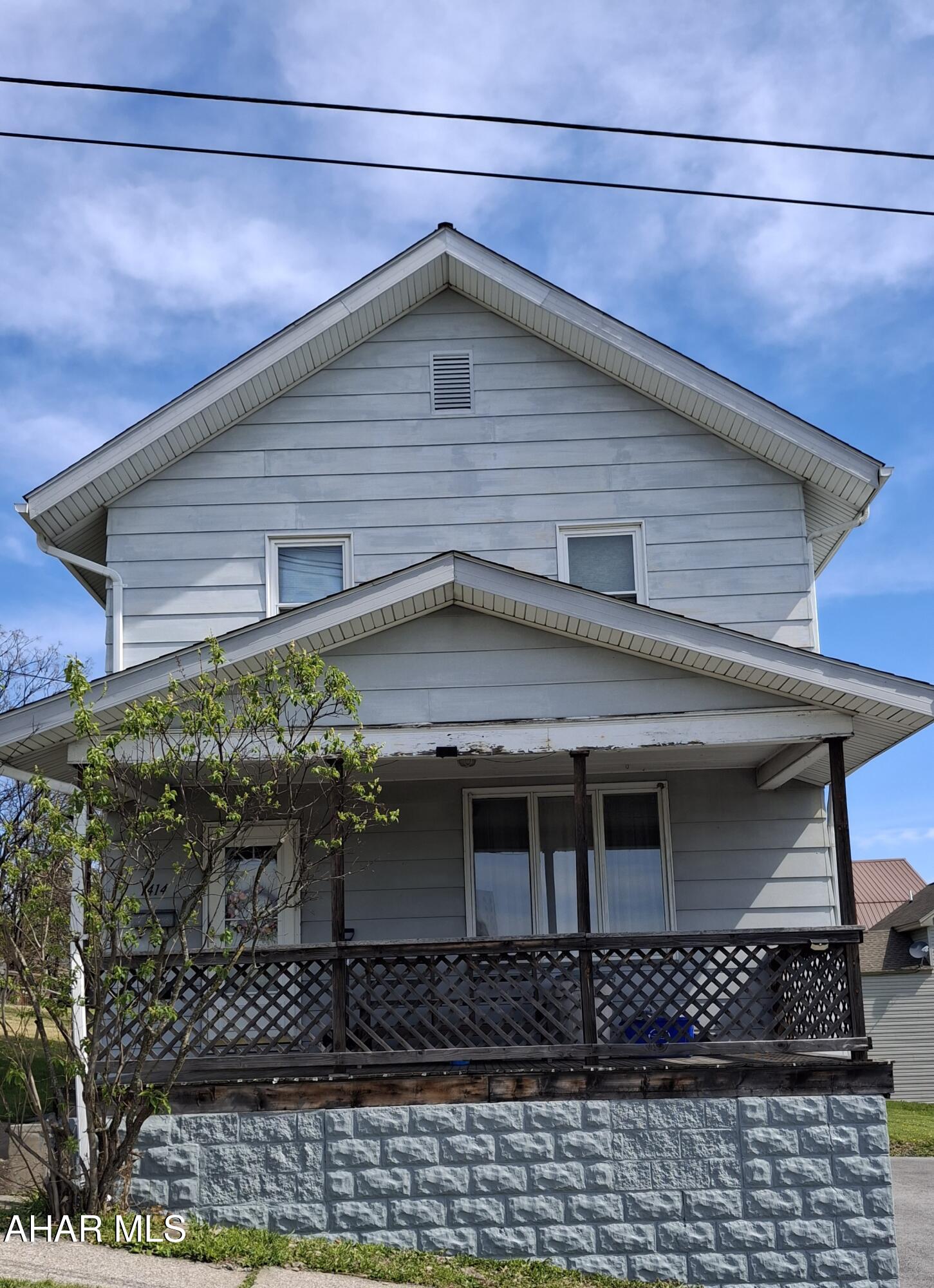 Well maintained 2 story home with large lot 100 x 120. ( 2 parcels)Near by hospital and college campus,  3 bedroom , kitchen , living room , dining room, newer furnance and hot water heater, black top driveway . .Call to set up a showing today ...listed $134,900