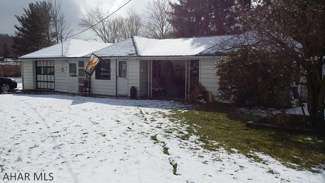 Convenient one story living in this charming Alexandria home. Beautiful home on a flat 1/2 acre flat lot. Home is easy to maintain and a must see. Please call for an appointment today.Seller is offering up to 6% in sellers assist.