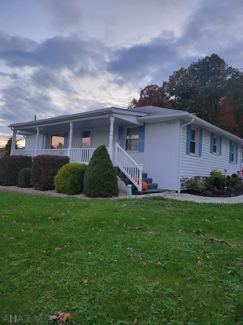 Lovely ranch with 3 bedroms, 1 bath on 1.743 acres.  Move in ready