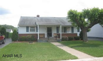 Whenwood rancher w/partially finished basement. Excellent condition updated mechanics. Whenwood rancher w/partially finished basement. Excellent condition updated mechanics.