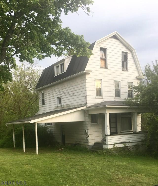 Motivated Seller. Handyman special or great lot to build your dream home. lot size is 1.16 acres. Sold AS IS. USE CAUTION - PROPERTY COULD BE HAZARDOUS