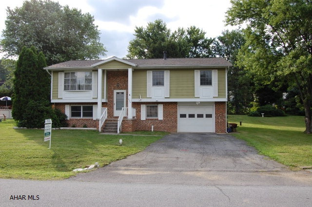Highly desired area of Altoona just off Ruskin Drive.  Traditional Split Level 3 Bedroom, 2.5 bath home situated on a nice low traffic culdesac.  Nice Fireplace located in a large family room in the lower level.  Close proximity to the Logan Valley Mall and local shopping centers.  Walk-out screened porch off Dining Room.