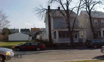 Spacious 2 Bedroom with cozy fireplace in Living Room.  Modern Bath on 1st floor.  3 season Sun Room off kitchen - All Appliances included. Spacious 2 Bedroom with cozy fireplace in Living Room.  Modern Bath on 1st floor.  3 season Sun Room off kitchen - All Appliances included.