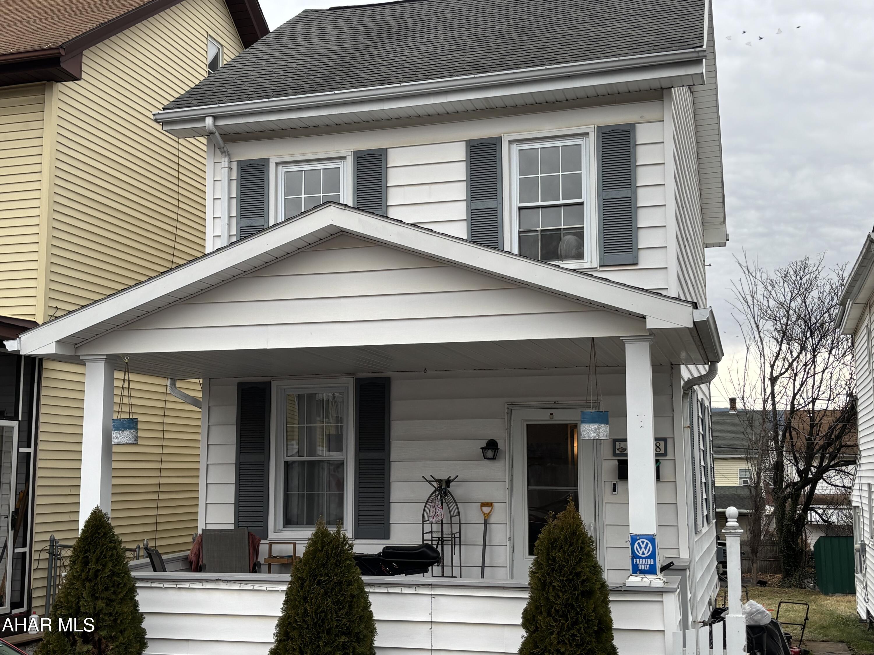 **MOTIVATED SELLER AND WILL CONSIDER ALL OFFERS**

Cute 2 bedroom, 1 bath house.  Currently used as a rental property, this home is cozy and could also be a potential great first home.