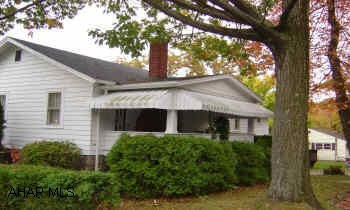 One story - 3 bedrooms, 1.75 baths, LR/FP, Newer roof and furnace, 2 Car garage.  NO SHOWINGS UNTIL NOV 1! One story - 3 bedrooms, 1.75 baths, LR/FP, Newer roof and furnace, 2 Car garage.  NO SHOWINGS UNTIL NOV 1!