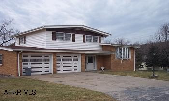 SPLIT LEVEL BUILT IN PLANTERS, BAR-B-QUE IN BACK YARD, PROPERTY SURROUNDED BY ALLEYS. ADDITIONAL LOT INCLUDED TAX # 49-30-165