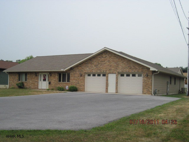 Beautiful 1/2 acre level lot with gorgeous brick/vinyl ranch. Cathredral oak ceiling in den & FR, radiant gas HW heat in floors, laminate & ceramic tile & carpet, oak kitchen, interior walls are soundproof. Extra 32x48 det garage in rear with bathroom rough in and radiant heat, oak bar in FR.Home has slab on 4 foot foundation.
