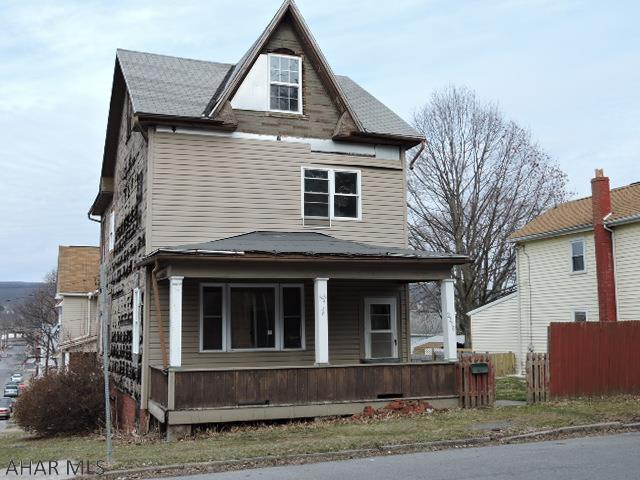 There are multiple bids and asset manager has directed that all highest and best offers are submitted before noon on Friday 4-13-18.  Agents, please refere to agent only comments for more instructions. large 3 bedroom house on nice corner lot.  Modern k & bath, hardwood & laminate floors.