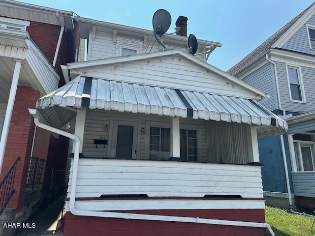 This home features 3 bedrooms, 1 bath and a fenced backyard.