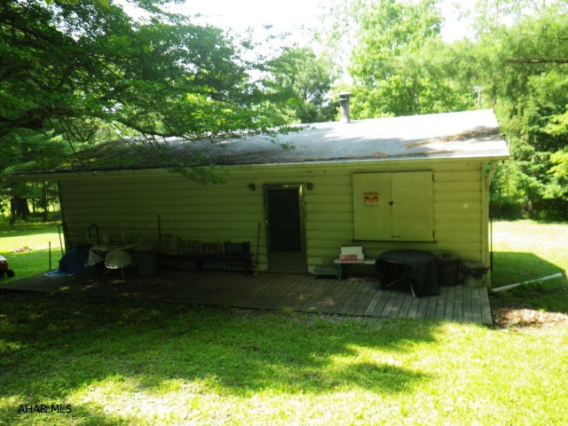 Burnside; 3 BR fully furnished hunting cabin on 2.84 acres in the country. Public utilities. Lots of game animals. Some timber