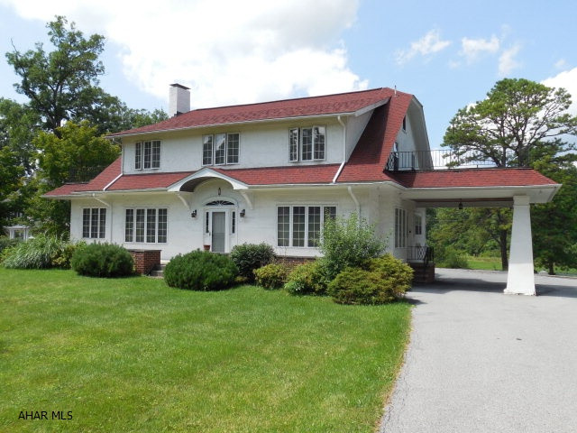This 4 bed, 2.5 bath home  on 4.6A has a  prime location being  out but minutes from Hlbg. borough. Spacious rms throughout. Cozy sunroom room with stone fireplace. Wide center foyer leads into formal dining rm and living rm with beamed ceiling and marble fireplace. All bedrooms have cedar lined closets plus a bonus rm on the second floor. 20x40 inground pool. This home has great potential.