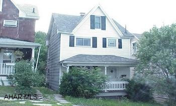 Great Starter.  Large eat-in kitchen, modern bath, & private back yard.  Finished/ heated 3rd floor.  Mostly insulated windows.  Vinyl & insul brick exterior. Great Starter - Large eat-in kitchen, modern bath, & private back yard.  Finished / heated 3rd floor.  Mostly insulated windows.  Vinyl & Insul Brick exterior.