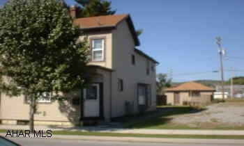 3 BEDROOM HOME, 1.25 BATH, ONE CAR GARAGE, FENCED IN YARD. NICE HOME FOR THE PRICE.  VINYL SIDED REPLACEMENT WINDOWS, UPDATED WIRING.