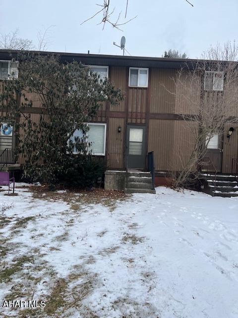 Three bedroom townhouse in popular N. Terrace Drive area off Ruskin Drive.  Large living room with laminate flooring, eat in kitchen, pantry and 1/2 bath on the first floor.  Partially finished basement with ample storage space.  Three bedrooms and bath on second floor. Newer gas hot air furnace.