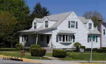Very good Cape Cod near Schools and Hospital.  New vinyl siding.  Roof installed 1994 Very good Cape Cod near Schools and Hospital.