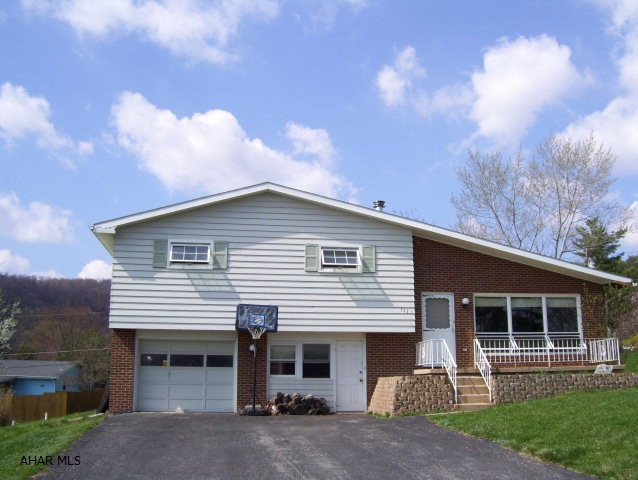 A-M-A-Z-I-N-G!     3-4 bedroom multi level home on corner lot.  Spacious family room, large fenced yard, deck.  A GREAT location, a GREAT home for you!