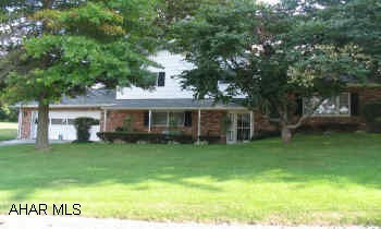 Penn Farms Area!! Hollidaysburg Schools! Meticulous multi-level 3 bedrooms, 2.5 baths, living room with fireplace, formal dining room, den/office with built-in desks, 2 zone hot water heat, whole house fan, large 2 car garage, 97x111 irr lot, shed Penn Farms Area!! Hollidaysburg Schools! Meticulous multi-level 3 bedrooms, 2.5 baths, living room with fireplace, formal dining room, den/office with built-in desks, 2 zone hot water heat, whole house fan, large 2 car garage, 97x111 irr lot, shed, dead-end street.