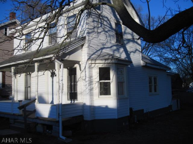 INVESTORS - Two Bedroom Home. Large Martinsburg Borough Lot 98 X 151 IRR. Home Features Living Room, Pellet Stove, Dining Room, Kitchen, 1.5 Bath and Laundry Hookup. Seller is Motivated To Sell. Make A Offer ! Make A Offer ! ! - Fixer  Upper. Electric is off bring a flashlight and the house is Winterized.