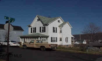 2 lots (50x60 and 50x120) - Totally modern and beautifully decorated.  All new flooring and plumbing.  New tilt-in windows, siding, carpet, and great fenced yard.  1st floor laundry.