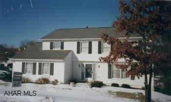LOVELY 4 BEDROOM SPACIOUS 2 STORY IN ORIGINAL BRENTWOOD SECTION OF PENN FARM ESTATES. LARGE CORNER LOT. WON'T LAST!