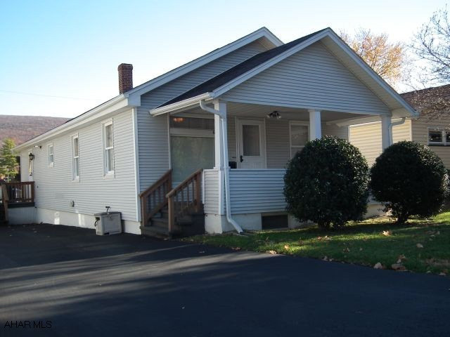 Cute 2 bedroom home with central air, small deck, backyard, covered front porch, flat yard, and full basement unfinished. Great for start up or down sizing. New windows and furnace.