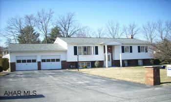 3+ BEDROOM BI-LEVEL WITH ATTACHED 2 CAR GARAGE. VINYL SIDED 4 BEDROOM BI-LEVEL WITH ATTACHED 2 CAR GARAGE. FINISHED BASEMENT HAS LARGE FAMILY ROOM, BEDROOM/DEN AND FINISHED LAUNDRY ROOM.